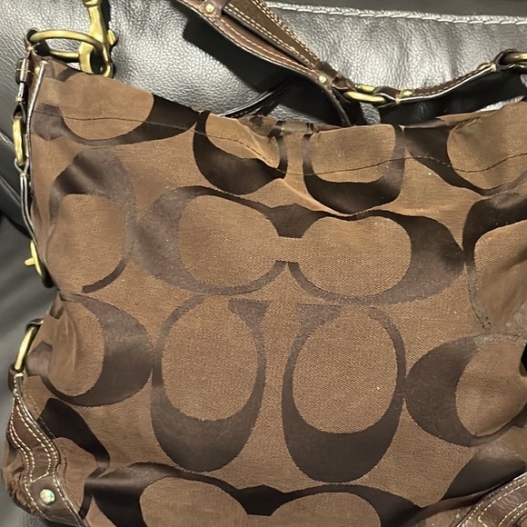 Coach - Picture 2 of 7